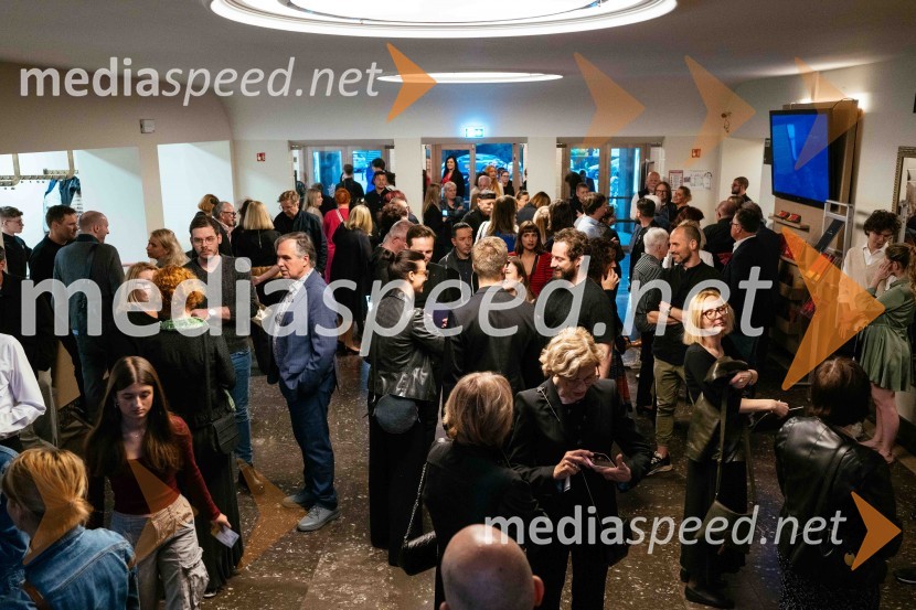 Premiera krstne uprizoritve drame v SLG Celje: Pet kraljev: K psihopatologiji neke monarhije