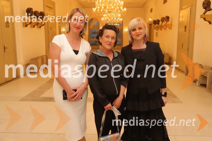  Mateja Kožuh, producentka in joga učiteljica MS7;  Ivica Flis Smaka,  dr. med., Zdravstveni Zavod Flis Maribor;  Darja Čižek, marketing, SNG MariborPremiera baleta Grk Zorba v SNG Maribor