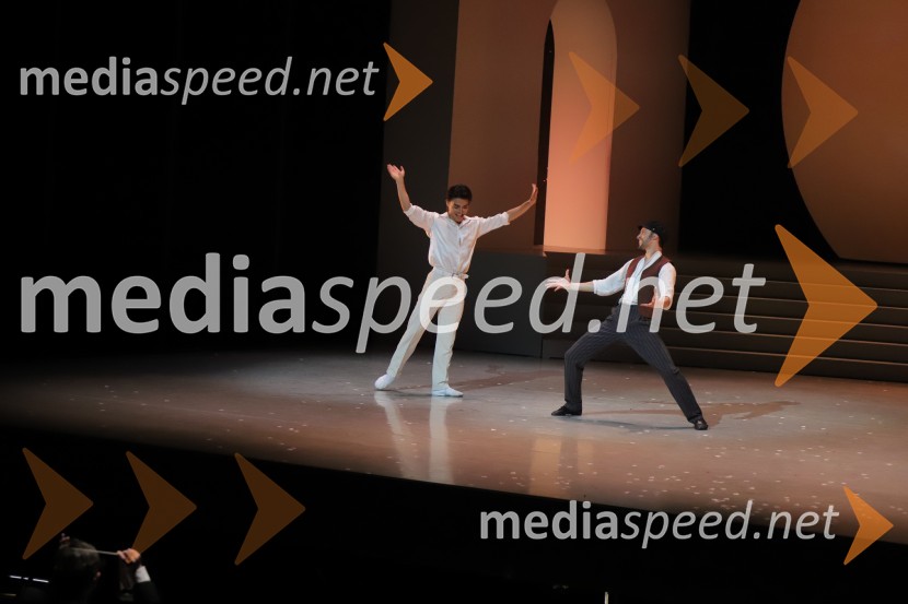  Yuya Omaki, baletni solist;  Davide Buffone, baletni plesalecPremiera baleta Grk Zorba v SNG Maribor