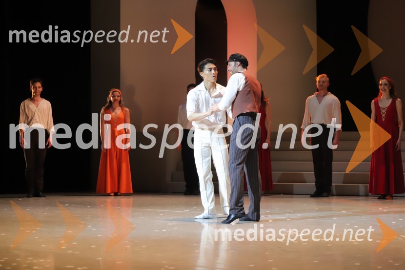  Yuya Omaki, baletni solist;  Davide Buffone, baletni plesalecPremiera baleta Grk Zorba v SNG Maribor