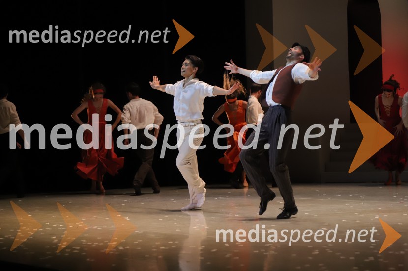  Yuya Omaki, baletni solist;  Davide Buffone, baletni plesalecPremiera baleta Grk Zorba v SNG Maribor