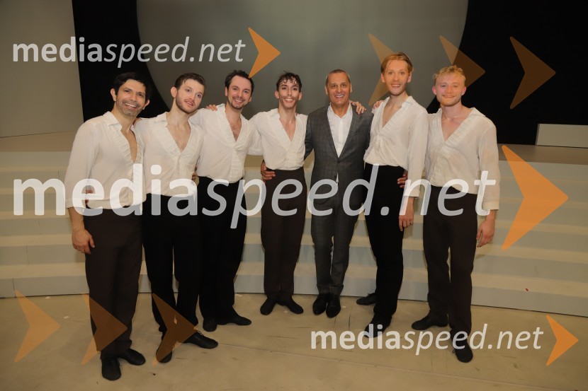  Mircea Golescu, baletni plesalec;  ... ;  ... ;  Maro Vranaričič, baletni plesalec;  Danilo Rošker, direktor SNG Maribor;  Sytze Jan Luske, baletni plesalec;  Christopher Thompson, baletni plesalecPremiera baleta Grk Zorba v SNG Maribor