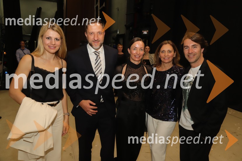  Katja Arsenovič, direktorica Rožmarin Hospitality Group;  Klemen Boštjančič, minister za finance; dr. Eva Boštjančič, vodja katedrov za psihologijo dela in organizacije, Filozofska fakulteta v Ljubljani;  ... ;  Edward Clug, umetniški direktor, Balet SNG MariborPremiera baleta Grk Zorba v SNG Maribor