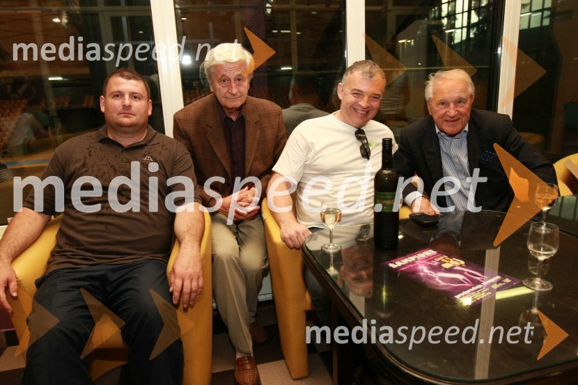 Sebastjan Rojs, vinar, Rudi Turk, dr. med. in nekdanji predsednik kluba NK Maribor, Miha Istenič, vinarstvo Istenič in ...Mednarodna nogometna tekma med vinsko reprezentanco Slovenije in vinsko reprezentanco Nemčije