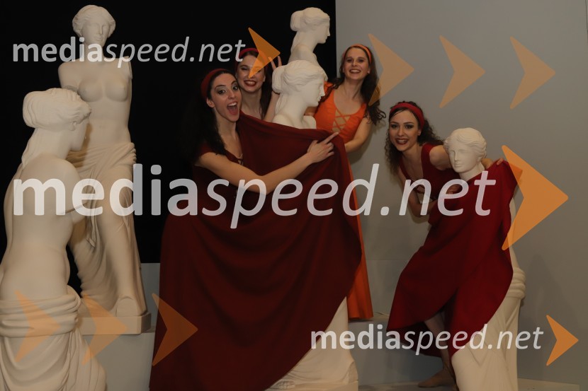  ... ;  Tea Bajc, balerina, SNG Opera in balet Maribor;  Ema Perić, baletna plesalka;  Monja Obrul, baletna plesalkaPremiera baleta Grk Zorba v SNG Maribor