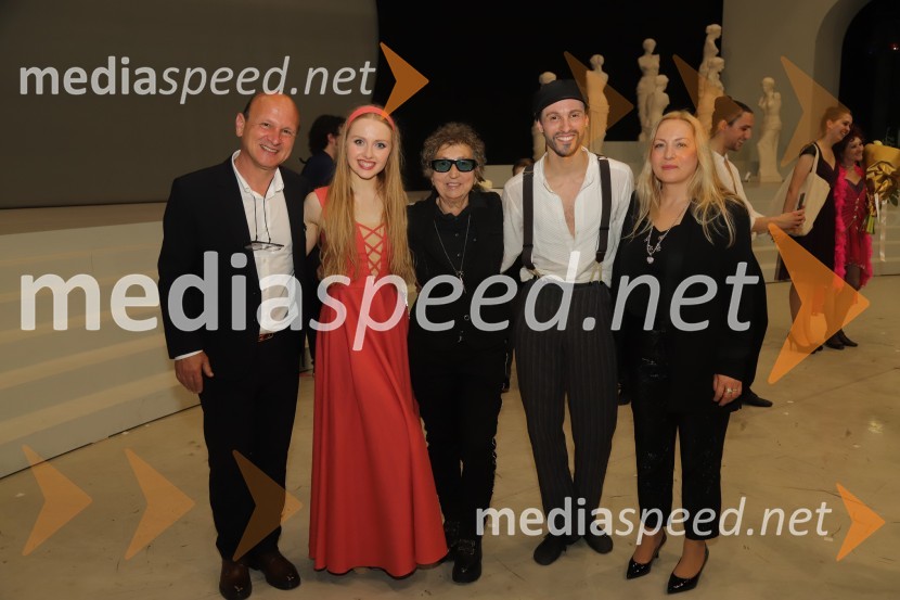  ... ;  Mina Radaković, baletna plesalka;  Dragica Petrovič, režiserka in producentka;  Davide Buffone, baletni plesalec;  ... Premiera baleta Grk Zorba v SNG Maribor