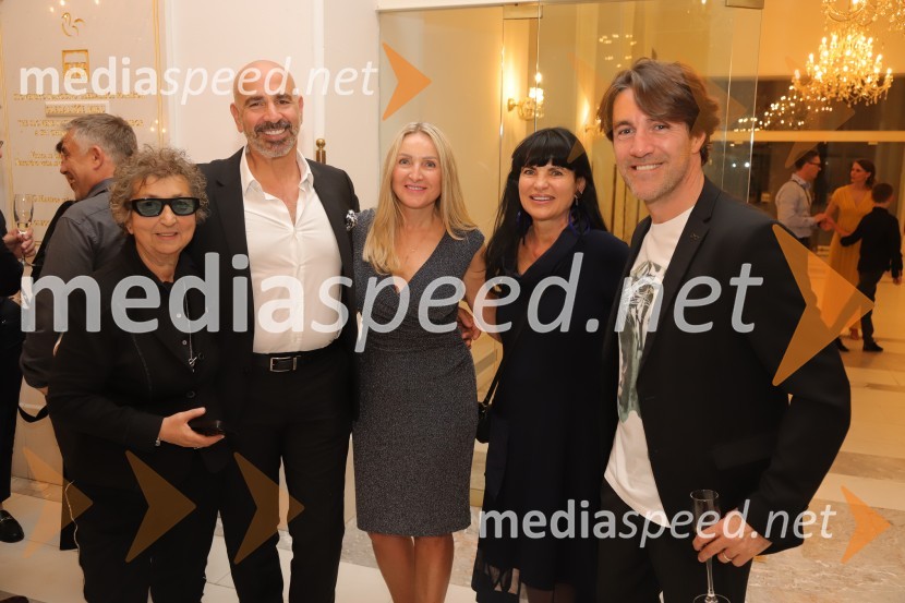  Dragica Petrovič, režiserka in producentka;  ... ;  ... ; mag.  Helena  Cvikl, predavateljica na Fakulteti za turistične študije;  Edward Clug, umetniški direktor, Balet SNG MariborPremiera baleta Grk Zorba v SNG Maribor