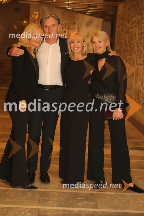 dr. Jerneja Kastelic, direktorica, Farmadent ; mag. David Kastelic, predsednik uprave, Grawe zavarovalnica d.d;  ... ;  Bernarda Lesjak Premiera baleta Grk Zorba v SNG Maribor