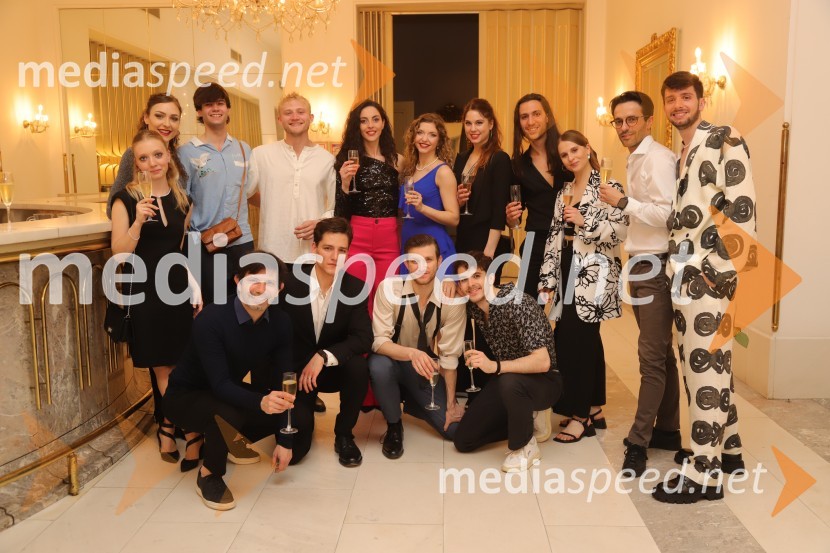  ... ;  Monja Obrul, baletna plesalka;  ... ;  Mircea Golescu, baletni plesalec;  Christopher Thompson, baletni plesalec;  Aleksandar Trenevski, baletni plesalec;  ... ;  ... ;  ... ;  Tea Bajc, balerina, SNG Opera in balet Maribor;  ... ;  ... ;  Ema Perić, baletna plesalka;  ... ;  ... Premiera baleta Grk Zorba v SNG Maribor