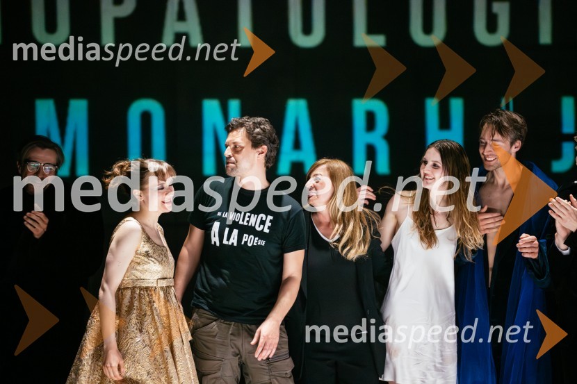  Eva Stražar, igralka;  Tibor Hrs Pandur, dramaturg;  Livija Pandur,  dramaturginja in producentka Pandur Theaters;  Lucija Harum, igralka, pevka;  Luka Bokšan, igralecPremiera krstne uprizoritve drame v SLG Celje: Pet kraljev: K psihopatologiji neke monarhije