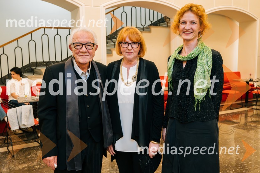  Slavko Deržek, profesor francoskega jezika;  Carmen Deržek, profesorica francoskega jezika;  Lea Toman, vodja uprave, SLG CeljePremiera krstne uprizoritve drame v SLG Celje: Pet kraljev: K psihopatologiji neke monarhije