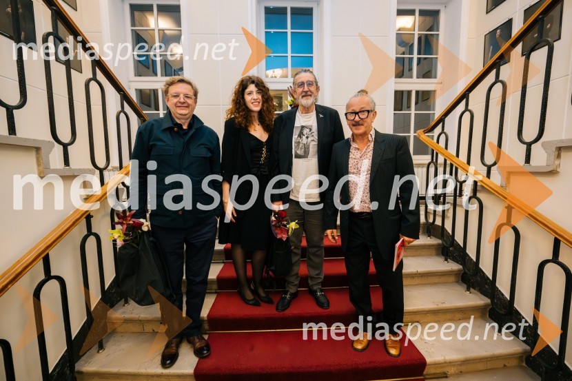  Marko Japelj, scenograf;  Lara Kulaš, asistentka fotografa;  Leo Kulaš, kostumograf;  Aljoša Rebolj, fotografPremiera krstne uprizoritve drame v SLG Celje: Pet kraljev: K psihopatologiji neke monarhije