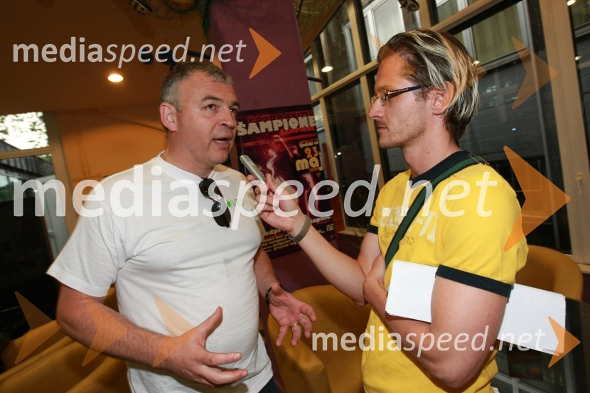 Miha Istenič, vinarstvo Istenič in Sebastijan Matul, voditelj Radia CenterMednarodna nogometna tekma med vinsko reprezentanco Slovenije in vinsko reprezentanco Nemčije