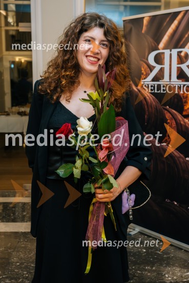  Lara Kulaš, asistentka fotografaPremiera krstne uprizoritve drame v SLG Celje: Pet kraljev: K psihopatologiji neke monarhije