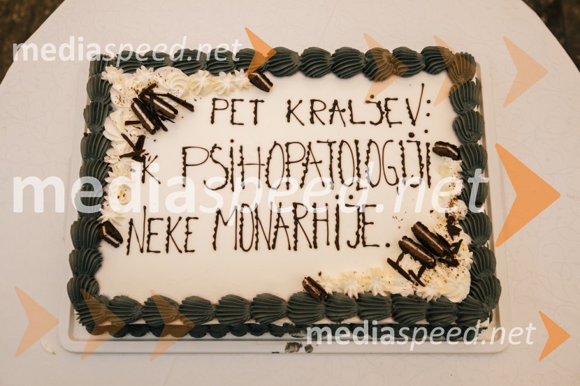 Premiera krstne uprizoritve drame v SLG Celje: Pet kraljev: K psihopatologiji neke monarhije