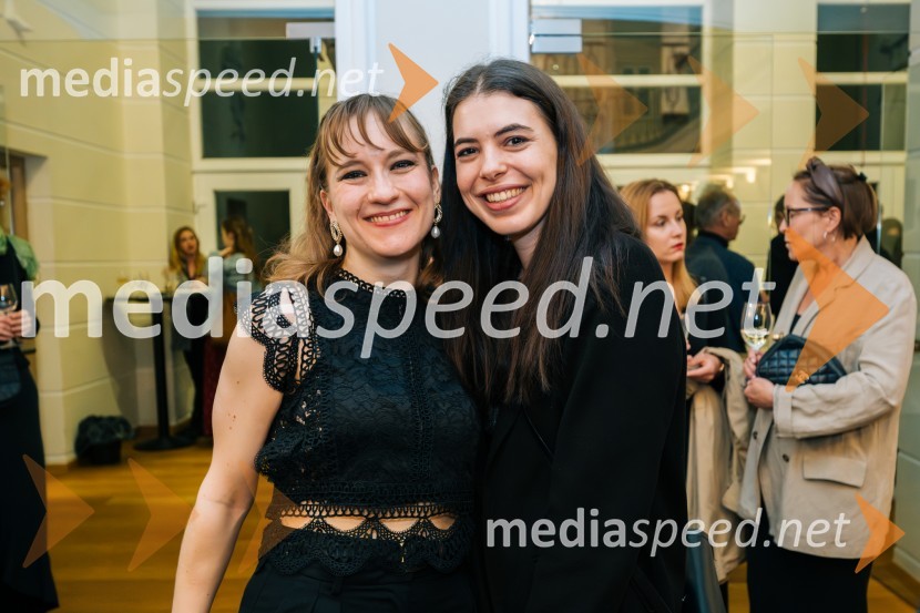  Eva Stražar, igralka;  ... Premiera krstne uprizoritve drame v SLG Celje: Pet kraljev: K psihopatologiji neke monarhije