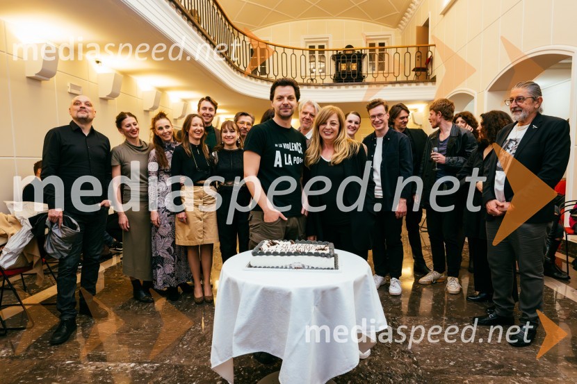  Tibor Hrs Pandur, dramaturg;  Livija Pandur,  dramaturginja in producentka Pandur TheatersPremiera krstne uprizoritve drame v SLG Celje: Pet kraljev: K psihopatologiji neke monarhije