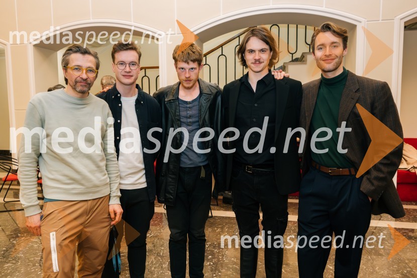  Aljoša Koltak, igralec;  Žan Brelih Hatunić, igralec;  Borut Doljšak, igralec;  Lovro Zafred, igralec;  Luka Bokšan, igralecPremiera krstne uprizoritve drame v SLG Celje: Pet kraljev: K psihopatologiji neke monarhije