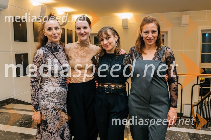  Lučka Počkaj, igralka;  Lucija Harum, igralka, pevka;  Eva Stražar, igralka;  Barbara Medvešček, igralkaPremiera krstne uprizoritve drame v SLG Celje: Pet kraljev: K psihopatologiji neke monarhije