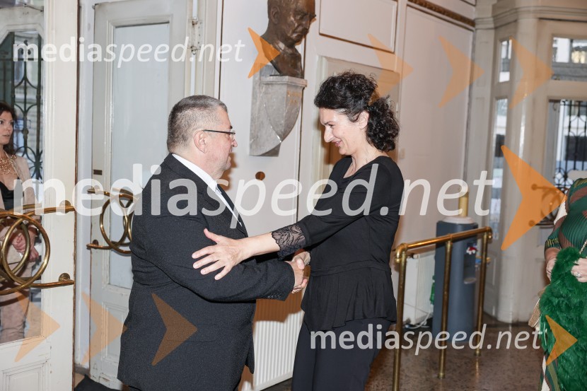  ... ;  Ema Peruš, vodja abonmajev SNG Drama LjubljanaCyrano de Bergerac, premiera v SNG Drama Ljubljana