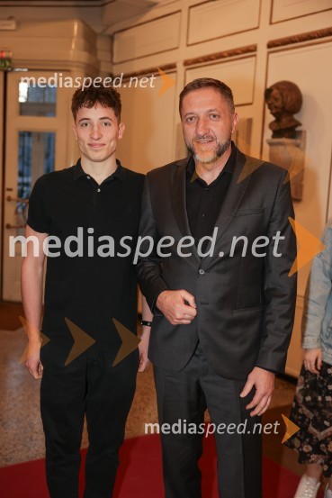  ... ;  Klemen Boštjančič, minister za financeCyrano de Bergerac, premiera v SNG Drama Ljubljana