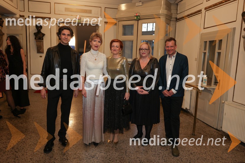  Luka Mesec, podpredsednik vlade in minister za delo, družino, socialne zadeve in enake možnosti;  Vesna Jurca Tadel, ravnateljice SNG Drama Ljubljana; dr. Asta Vrečko, ministrica za kulturo;  ... ;  Luka Nabergoj, pomočnik ravnateljice SNG Drama LjubljanaCyrano de Bergerac, premiera v SNG Drama Ljubljana