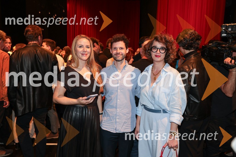  Barbara Svetek, vodja službe za marketing SNG Drama Ljubljana;  ... ;  ... Cyrano de Bergerac, premiera v SNG Drama Ljubljana