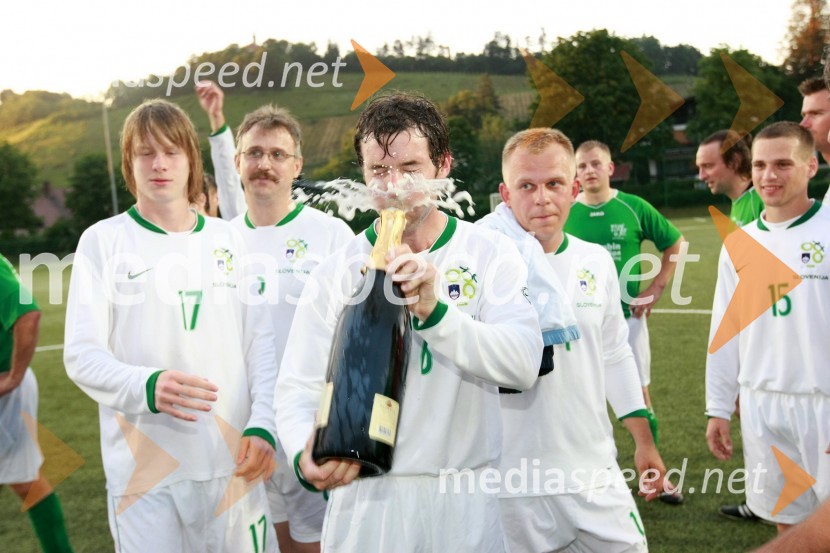 Vinska reprezentanca SlovenijeMednarodna nogometna tekma med vinsko reprezentanco Slovenije in vinsko reprezentanco Nemčije