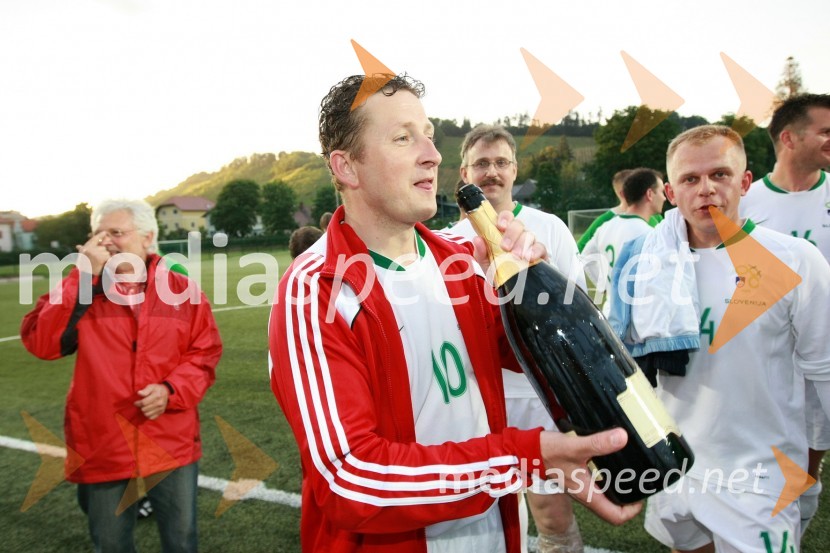 Danilo Steyer, vinogradništvo Steyer vina ter kapetan Vinske reprezentance SlovenijeMednarodna nogometna tekma med vinsko reprezentanco Slovenije in vinsko reprezentanco Nemčije