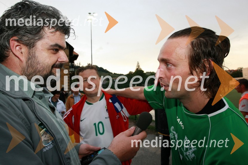 Matej Štrafela, novinar radia Maribor, Danilo Steyer, vinogradništvo Steyer vina ter kapetan Vinske reprezentance Slovenije in dr. Steffen Maus, kapetan Vinske reprezentance Nemčije - WeinelfMednarodna nogometna tekma med vinsko reprezentanco Slovenije in vinsko reprezentanco Nemčije