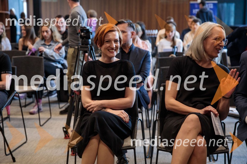 dr. Asta Vrečko, ministrica za kulturo;  Ksenija Horvat, odgovorna urednica UPE Informativni program RTV SLONovinarska konferenca pevke Raiven pred koncertom v Cankarjevem domu in odhodom na Pesem Evrovizije