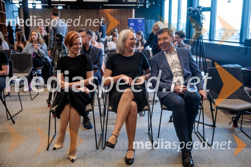 dr. Asta Vrečko, ministrica za kulturo;  Ksenija Horvat, odgovorna urednica UPE Informativni program RTV SLO;  Mario Galunič, TV voditeljNovinarska konferenca pevke Raiven pred koncertom v Cankarjevem domu in odhodom na Pesem Evrovizije