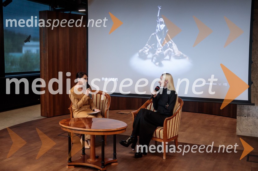  Maruša Kobal, PR RTV Slovenija;  Sara Briški Cirman - Raiven, pevka, harfistkaNovinarska konferenca pevke Raiven pred koncertom v Cankarjevem domu in odhodom na Pesem Evrovizije