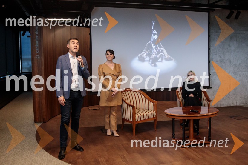  Mario Galunič, TV voditelj;  Maruša Kobal, PR RTV Slovenija;  Sara Briški Cirman - Raiven, pevka, harfistkaNovinarska konferenca pevke Raiven pred koncertom v Cankarjevem domu in odhodom na Pesem Evrovizije