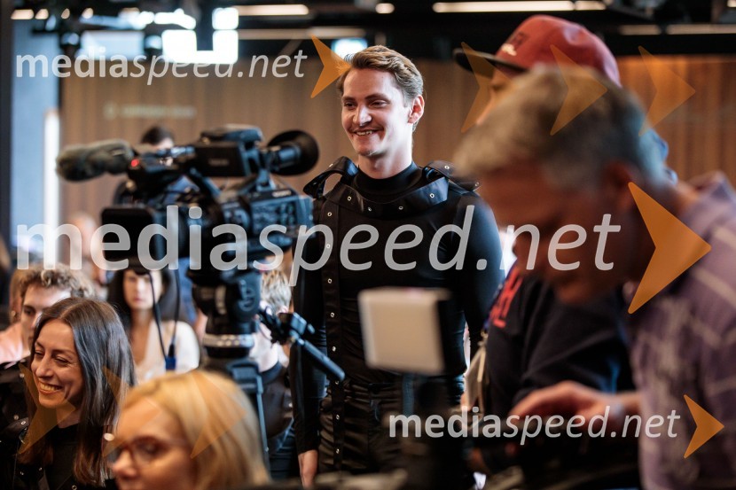 Novinarska konferenca pevke Raiven pred koncertom v Cankarjevem domu in odhodom na Pesem Evrovizije