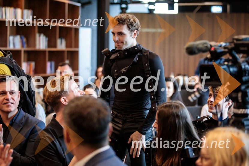 Novinarska konferenca pevke Raiven pred koncertom v Cankarjevem domu in odhodom na Pesem Evrovizije