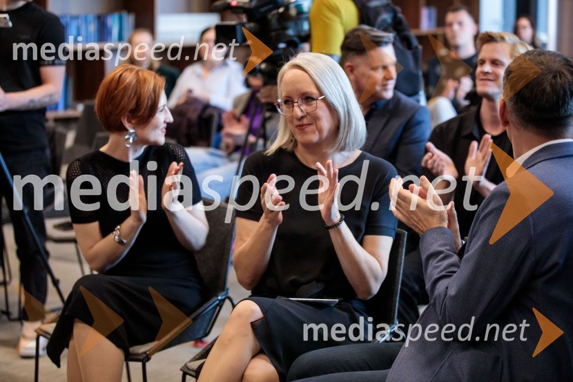 dr. Asta Vrečko, ministrica za kulturo;  Ksenija Horvat, odgovorna urednica UPE Informativni program RTV SLONovinarska konferenca pevke Raiven pred koncertom v Cankarjevem domu in odhodom na Pesem Evrovizije