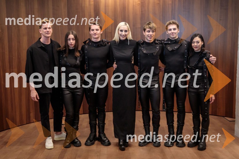 Lukas Zuschlag, baletnik, koreograf;  Mateja Železnik, baletna plesalka;  Lukas Bareman, baletni plesalec;  Sara Briški Cirman - Raiven, pevka, harfistka;  Filippo Jorio, baletni solist, SNG Opera in balet Ljubljana ;  Matteo Moretto, baletni plesalec;  Marin Ino, balerinaNovinarska konferenca pevke Raiven pred koncertom v Cankarjevem domu in odhodom na Pesem Evrovizije