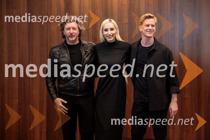  Renato Zanella, umetniški direktor ljubljanskega baleta;  Sara Briški Cirman - Raiven, pevka, harfistka;  Lukas Zuschlag, baletnik, koreografNovinarska konferenca pevke Raiven pred koncertom v Cankarjevem domu in odhodom na Pesem Evrovizije