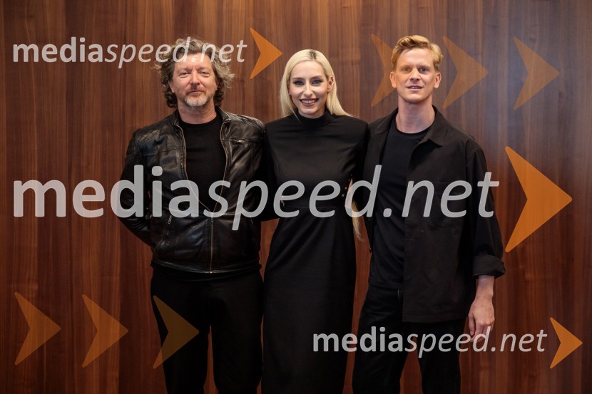  Renato Zanella, umetniški direktor ljubljanskega baleta;  Sara Briški Cirman - Raiven, pevka, harfistka;  Lukas Zuschlag, baletnik, koreografNovinarska konferenca pevke Raiven pred koncertom v Cankarjevem domu in odhodom na Pesem Evrovizije