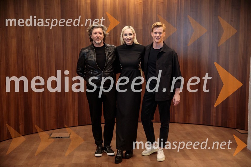  Renato Zanella, umetniški direktor ljubljanskega baleta;  Sara Briški Cirman - Raiven, pevka, harfistka;  Lukas Zuschlag, baletnik, koreografNovinarska konferenca pevke Raiven pred koncertom v Cankarjevem domu in odhodom na Pesem Evrovizije