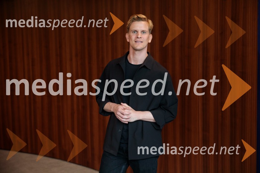  Lukas Zuschlag, baletnik, koreografNovinarska konferenca pevke Raiven pred koncertom v Cankarjevem domu in odhodom na Pesem Evrovizije