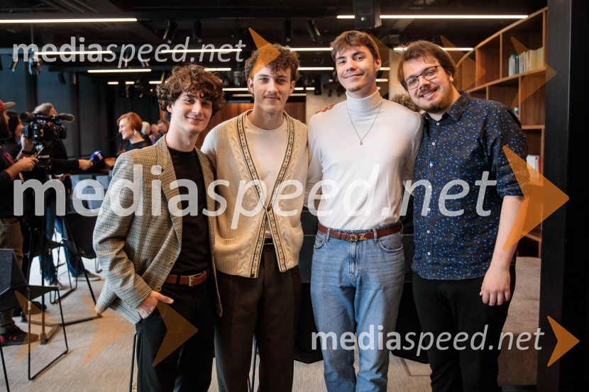  Gašper Hlupič, glasbena skupina LPS;  Martin Mutec, glasbena skupina LPS;  Filip Vidušin, glasbena skupina LPS;  Žiga Žvižej, glasbena skupina LPSNovinarska konferenca pevke Raiven pred koncertom v Cankarjevem domu in odhodom na Pesem Evrovizije