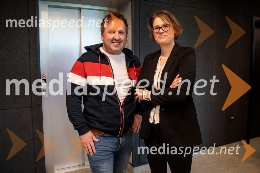  ... ;  Mojca Boštele, RTV SLONovinarska konferenca pevke Raiven pred koncertom v Cankarjevem domu in odhodom na Pesem Evrovizije