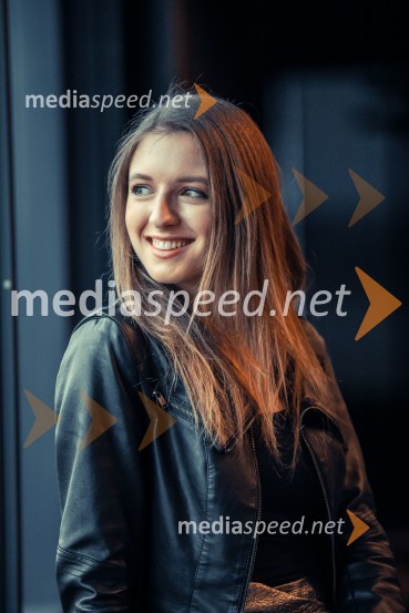  Petra Ceglar, pevkaNovinarska konferenca pevke Raiven pred koncertom v Cankarjevem domu in odhodom na Pesem Evrovizije