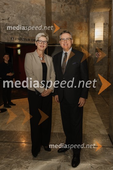  Mirjam Drnovšček, direktorica, SNG Nova Gorica;  Krzysztof Olendzki, poljski veleposlanikNajboljša evropska predstava, premiera v SNG Nova Gorica