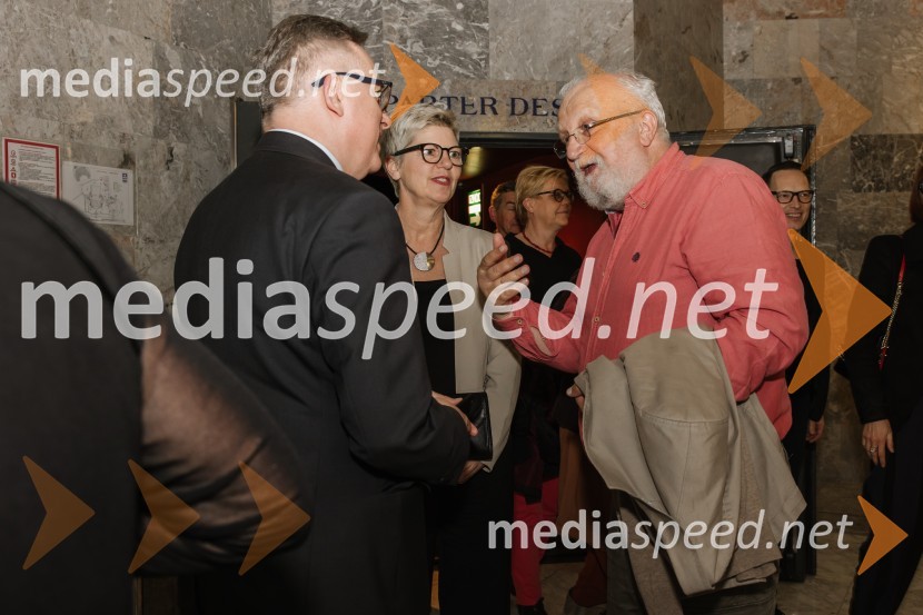  ... ;  Mirjam Drnovšček, direktorica, SNG Nova Gorica;  Haris  Pašović, režiserNajboljša evropska predstava, premiera v SNG Nova Gorica