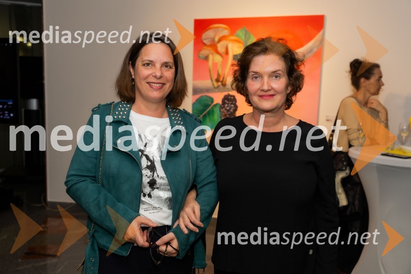  Katarina Šporar Češarek, umetnostna zgodovinarka;  Petra  Bizilj Silva, kustosinja Generali galerijeOdprtje razstave Barbare Kastelec: Gobe, hrana bogov v Generali galeriji