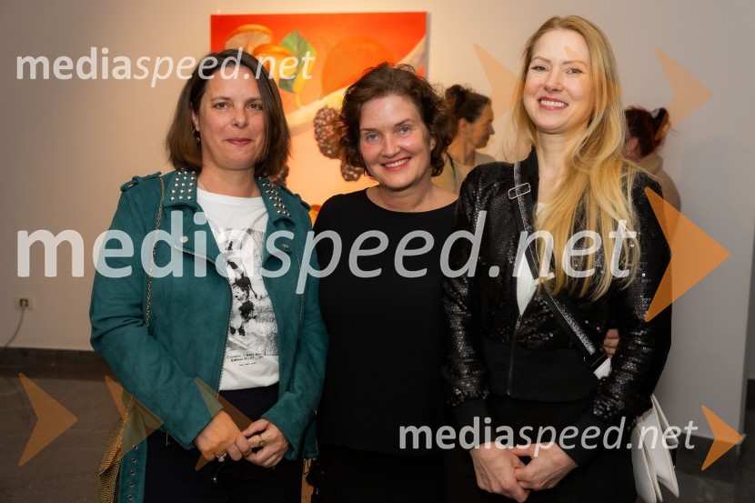  Katarina Šporar Češarek, umetnostna zgodovinarka;  Petra  Bizilj Silva, kustosinja Generali galerije;  ... Odprtje razstave Barbare Kastelec: Gobe, hrana bogov v Generali galeriji