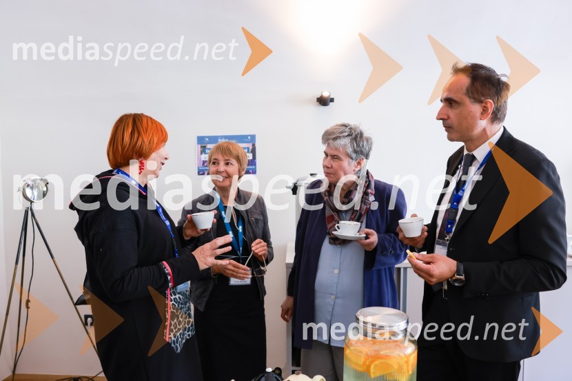  Mirjana Zgaga, svetovalka generalnega direktorja ZRSZ, OS Maribor;  Vera Bračič, karierna svetovalka, Karierni center, Univerza v Mariboru; mag. Mirjana Ivanuša-Bezjak;  Bernard Memon, nekdanji svetnik NSi v Mariboru, direktor, Zavod za zaposlovanjeTOP dogodek v okviru 11. karierne tržnice Univerze v Mariboru